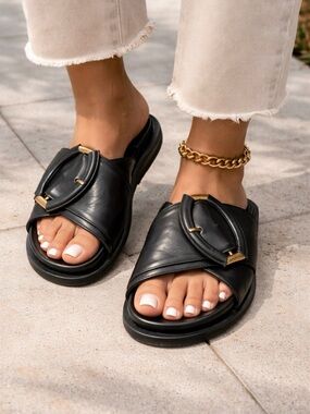 NWOT Banana Republic Black Leather Slide Sandals with Gold Chain Accent size 5